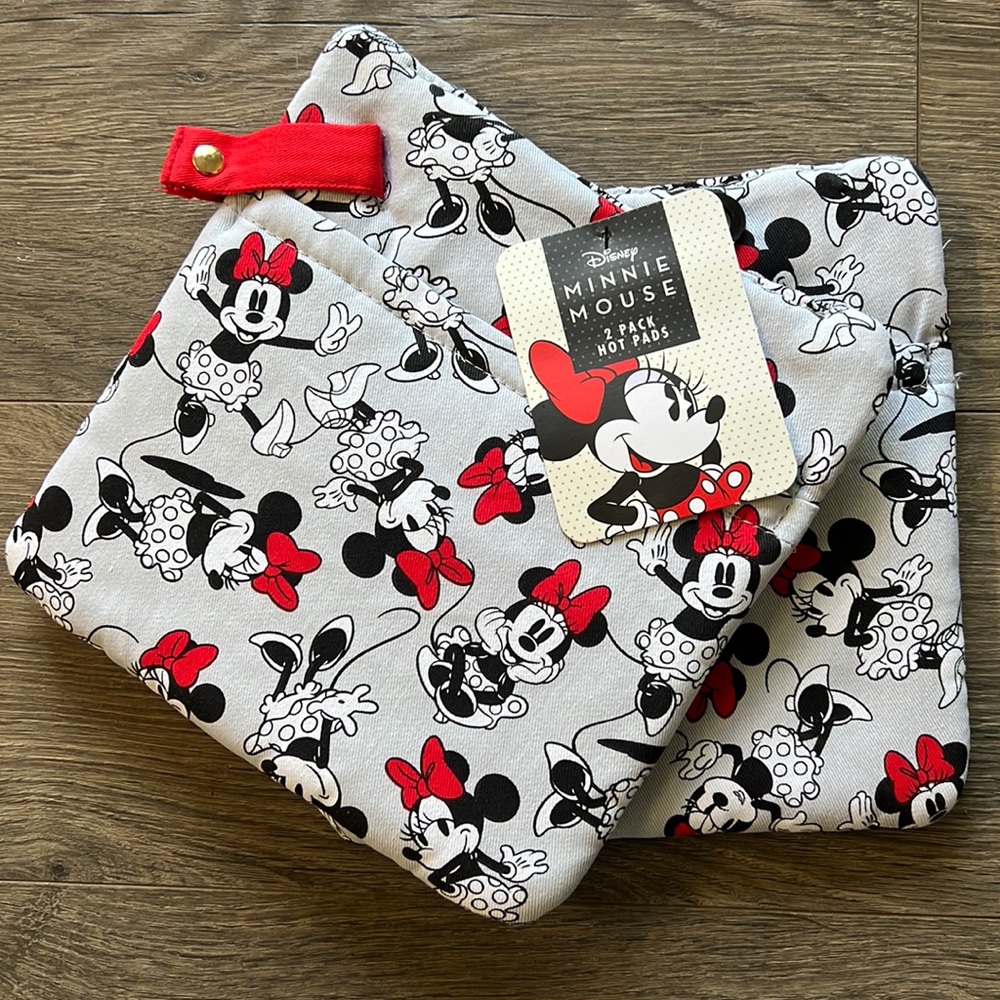 Set of 2 Disneys Minnie Mouse hot pads